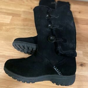 NWOT Khombu Maddie Black Suede Boots

Only tried on, have been in storage